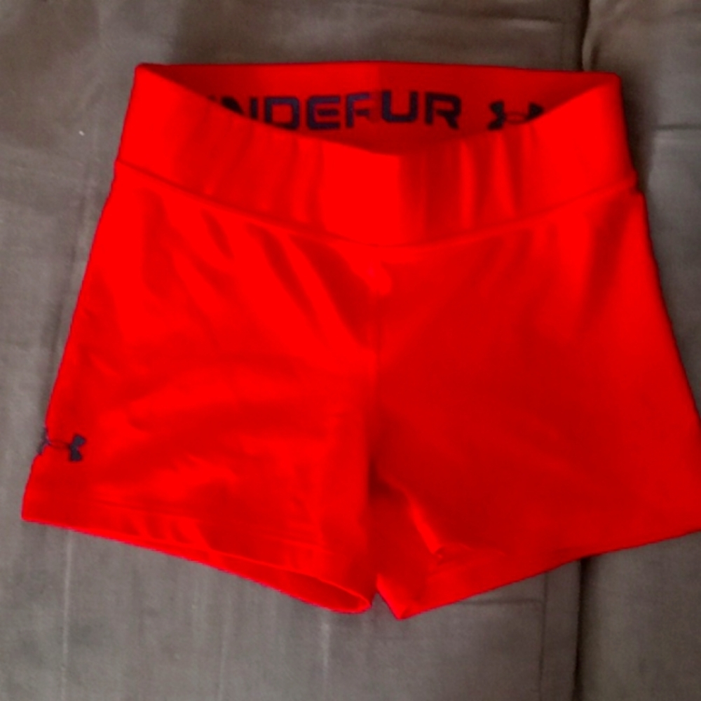 Size small red under armour shorts